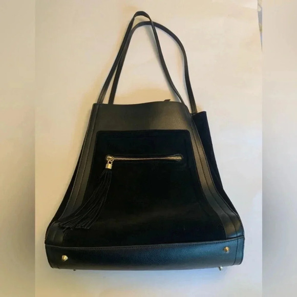H&M Gorgeous faux leather and suede  bucket style purse. In black. - Picture 3 of 16
